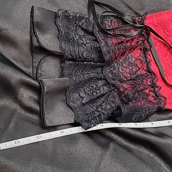 Lipservice gown - Picture 6 of 14